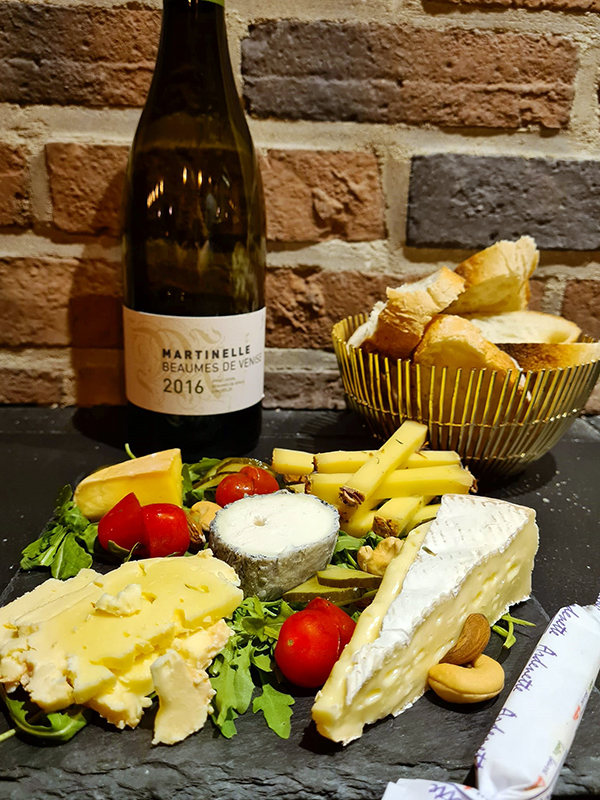 La planche assortiment de fromages du bar à vins et bières spéciales le VB à Mouscron.